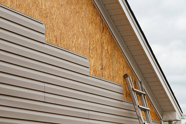 Professional Vinyl Siding technician working in Hickory, PA